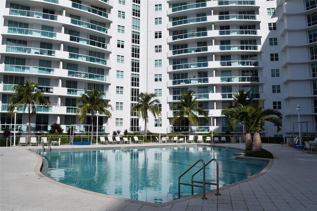 Foto del edificio - 7900 Harbor Island Dr