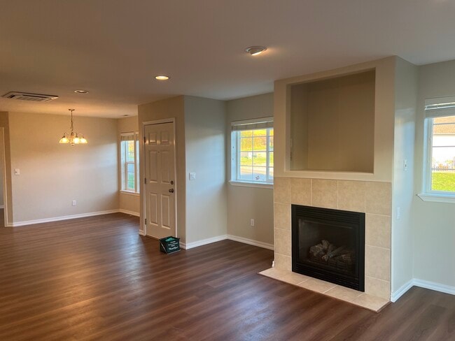 Building Photo - 301 Brant Ln