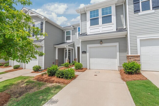 Foto del edificio - Like-New Townhome in Pristine, Move-In Ready Condition