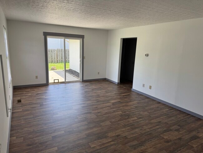 Foto del edificio - 475 Broadview Ct