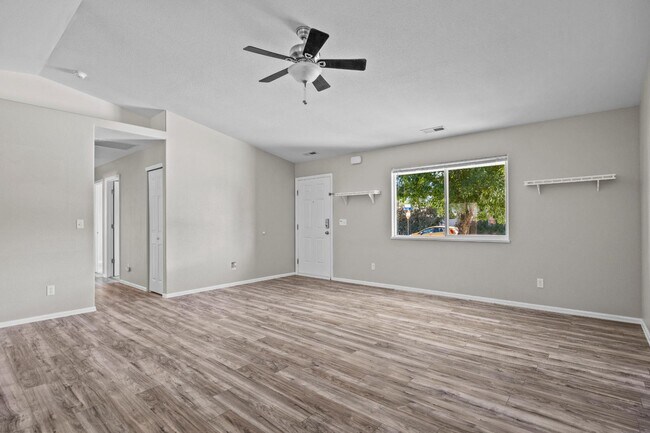 Foto del edificio - 2952 Red Cloud Ln