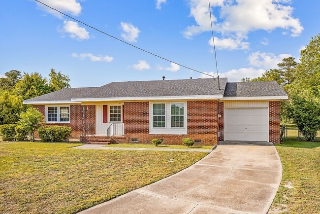 Building Photo - 4 bedroom 2 bathroom in mature neighborhood