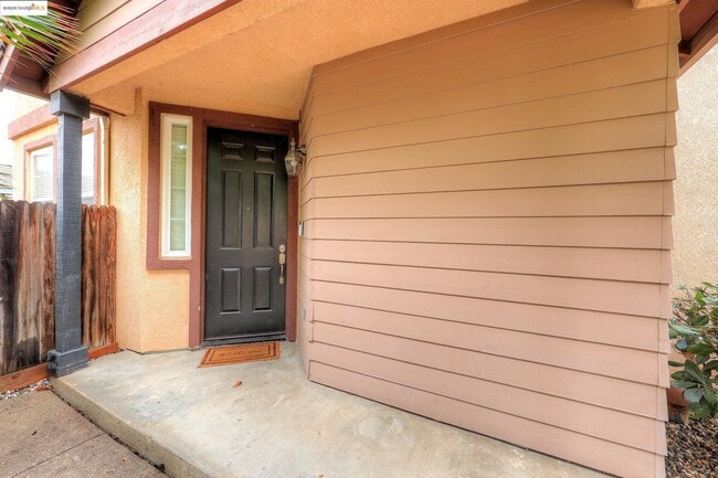 Building Photo - 220 Whispering Oaks Ct