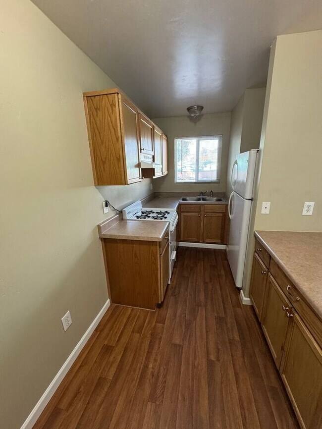 Foto del edificio - Modern Midtown Living: Sleek 1-BR with Wood Floors in Tucson’s Garden District