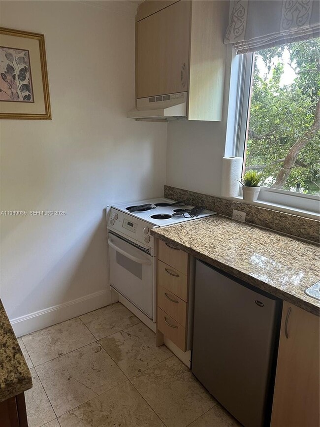 Foto del edificio - 2951 S Bayshore Dr