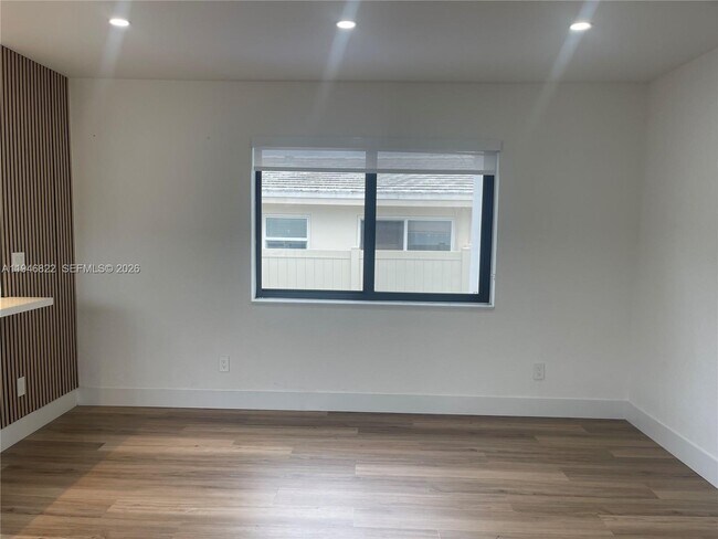 Foto del edificio - 1201 N 16th Ave