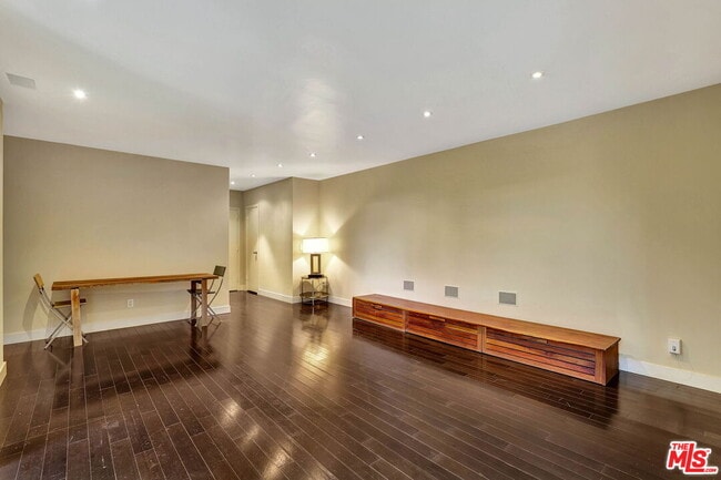 Building Photo - 1010 Palm Ave