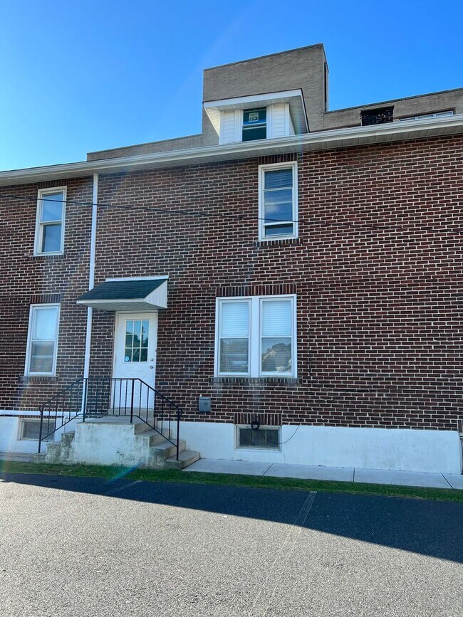 Foto del edificio - 1320-1322 Chelsea Ave