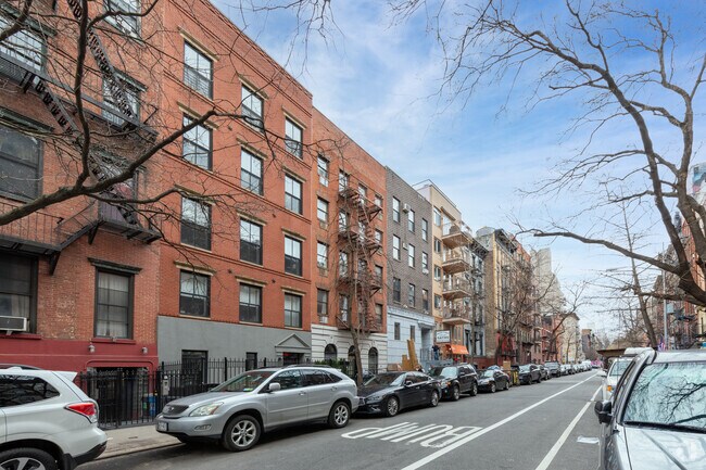 Foto del edificio - 272 E 10th St