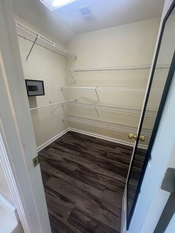 Foto del edificio - 1402 Brimfield Cove