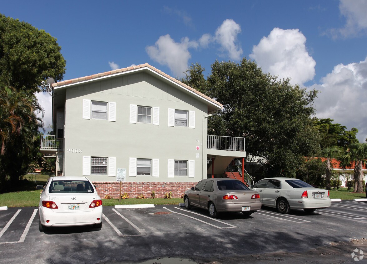 Building Photo - Melrose Place Apartments