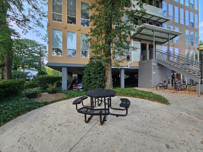 Foto del edificio - 287 14th St NW