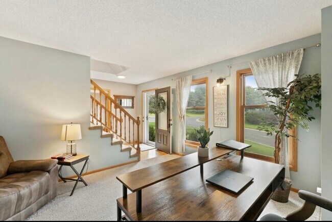 Foto del edificio - 1389 Camelback Dr