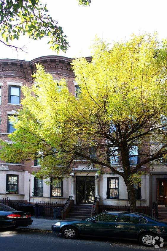 Building Photo - 768 Union St