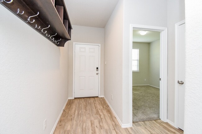 Foto del edificio - 5530 Redwood Summit Ln