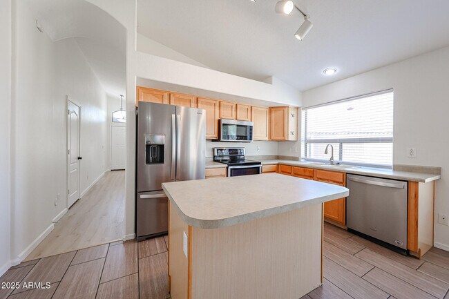 Foto del edificio - 5801 N 123rd Dr