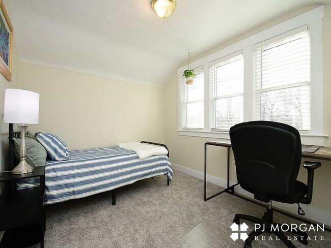 Building Photo - 5022I