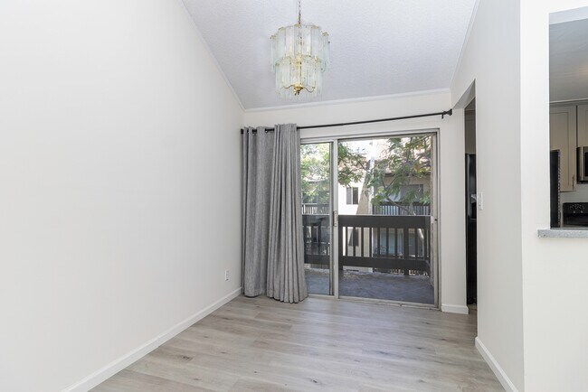 Foto del edificio - 7310 Summertime Ln