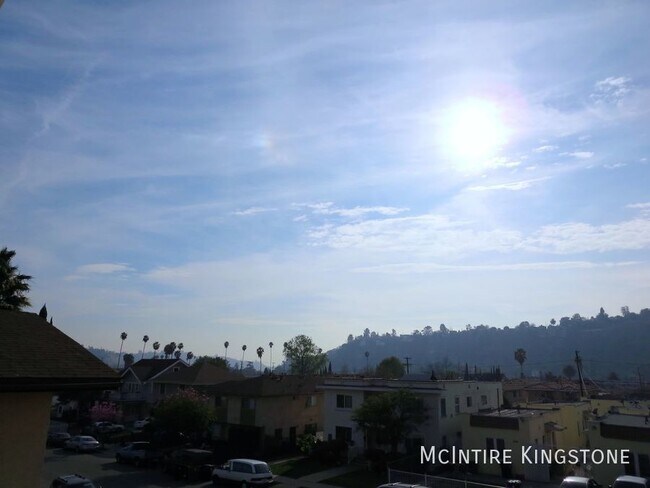 Building Photo - 2BD/1BA In Los Angeles With A Private Balc...