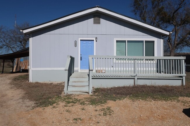 Foto del edificio - 1/1 Duplex / Fridge, Washer & Dryer Included  / Large Front Deck / Small Fenced in Side Yard/ NBISD