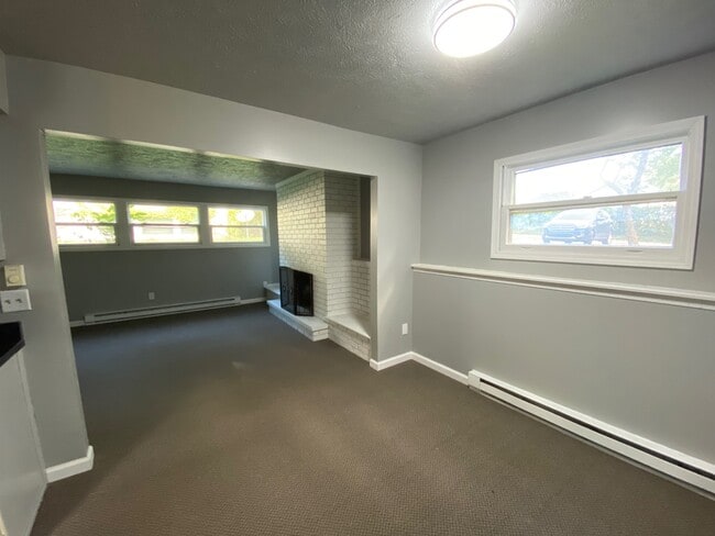 Building Photo - 213 S Fairview Ave