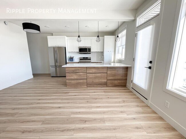 Photo du bâtiment - Modern 3 Beds, 2.5 Baths TownHouse | Avail...
