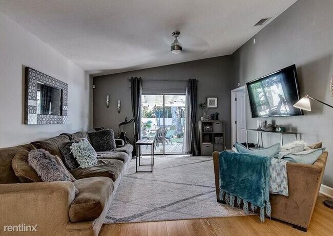Foto del edificio - 3 br, 2 bath House - 3606 W Iowa Avenue