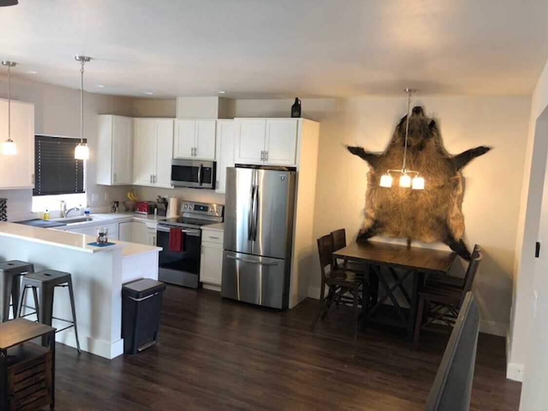 Foto principal - Newly Constructed 3 Bedroom Home in Manhat...