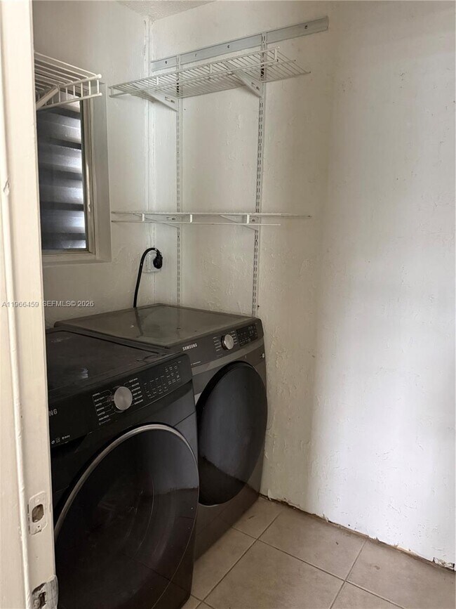 Foto del edificio - 20432 NW 18th Ave