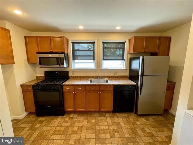 Photo - 122 W Lancaster Ave Apartment