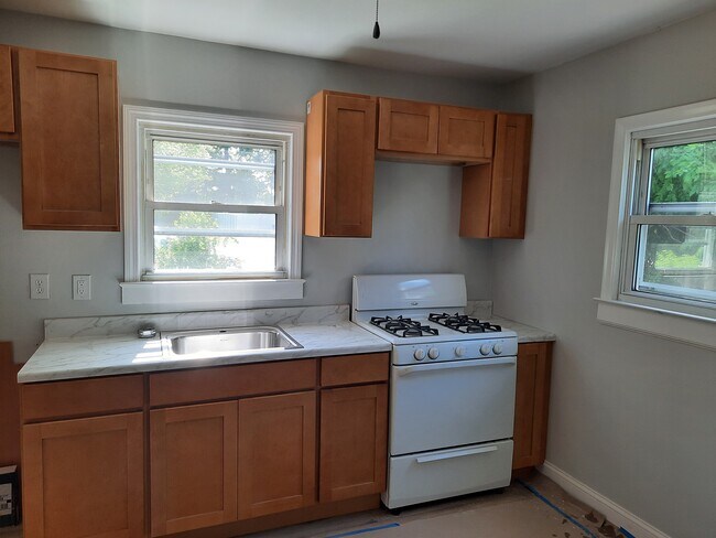 Kitchen - 70 7th St