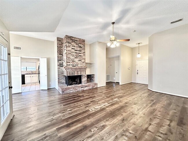 Building Photo - 9802 Chiselhurst Dr