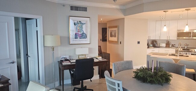 Foto del edificio - 1881 79th Street Causeway