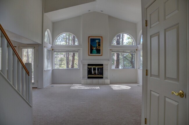 Building Photo - Live in the pined community of Timber Ridge!