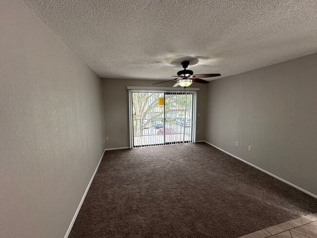 Building Photo - **MOVE IN SPECIAL $500 Off the first months rent** COZY 2 Bedroom/1.5 Bathroom 2nd Floor Condo!!