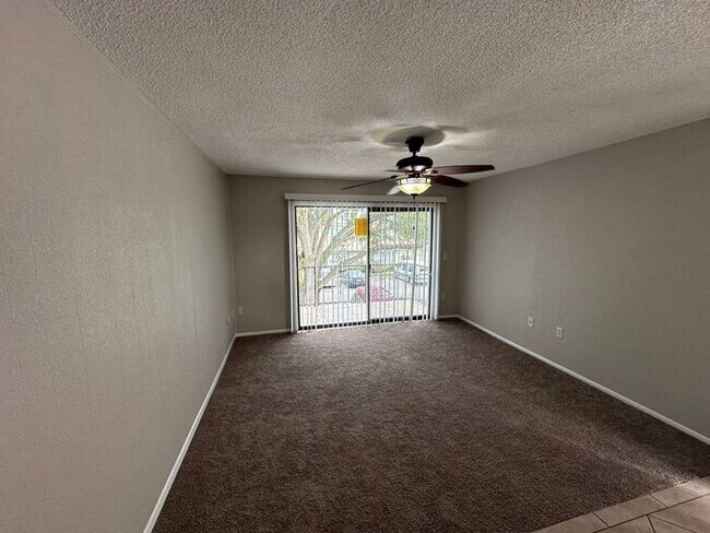 Foto del edificio - **MOVE IN SPECIAL $500 Off the first months rent** COZY 2 Bedroom/1.5 Bathroom 2nd Floor Condo!!