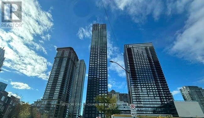 Photo du bâtiment - 395 Square One Dr