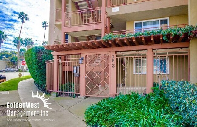 Building Photo - 363 Playa Del Sur St