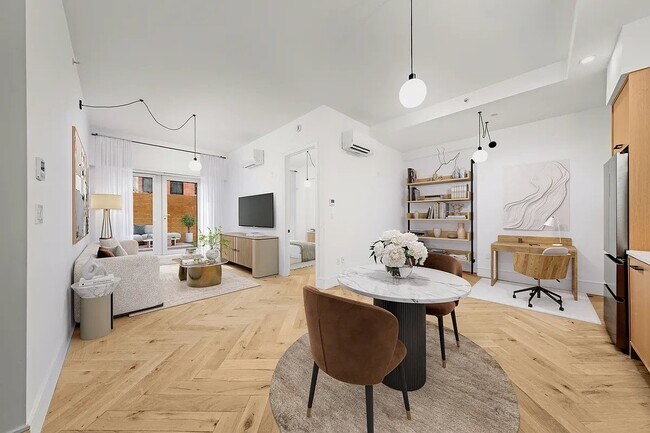 Foto del edificio - 313 E 17th St