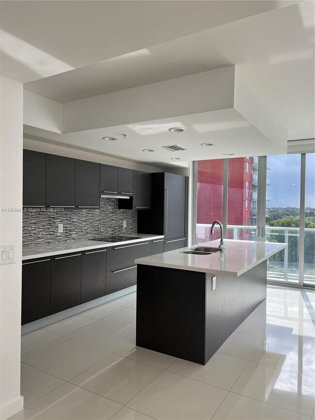 Foto del edificio - 7751 NW 107th Ave