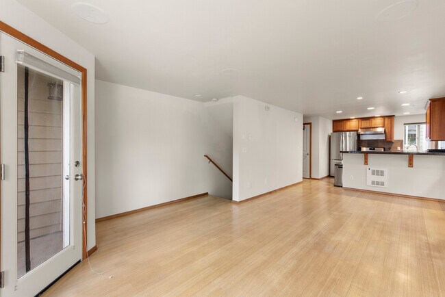 Building Photo - 12314 33rd Ave NE