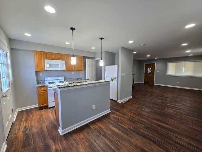 Building Photo - **3 BEDROOM TOWNHOME IN BALTIMORE COUNTY AVAILABLE**