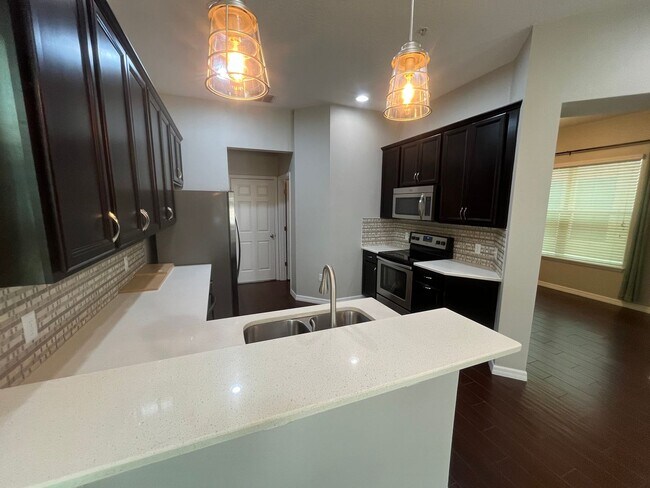 Foto del edificio - 9313 Tyrella Pine Trail