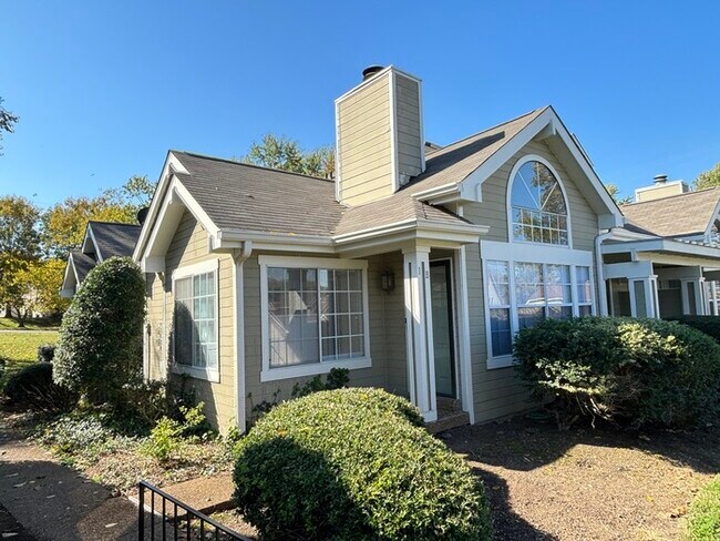 Foto del edificio - Cherry Hill condo, highly desired!