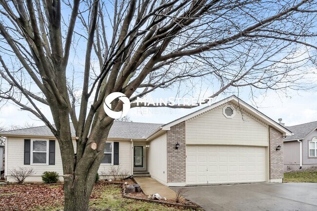 Building Photo - 4 Bedroom Pet-Friendly Home in Kearney, MO with Main Street Renewal