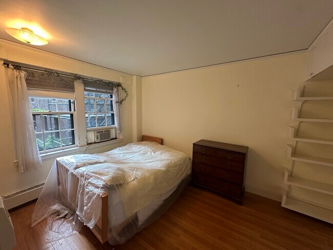 Foto del edificio - 988 Memorial Dr