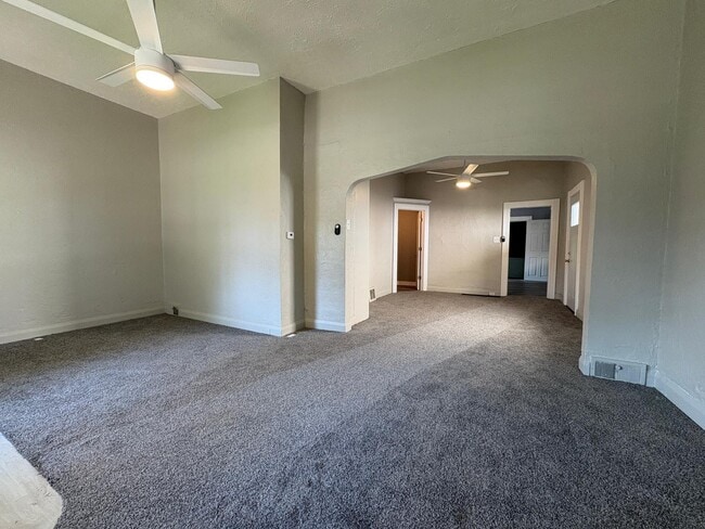 Building Photo - 930 Colburn St