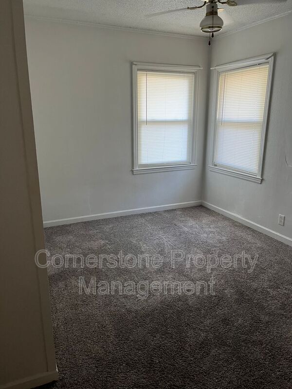 Foto del edificio - 2222 8th Ave S