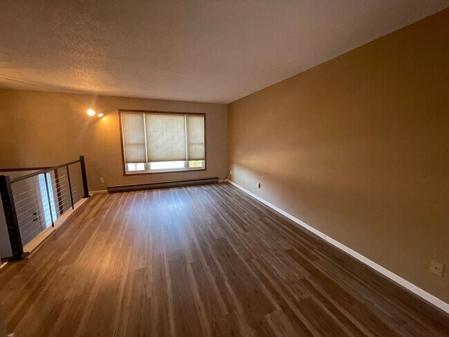 Foto del edificio - 2 bd/1.5 Bath Townhome FOR RENT!!