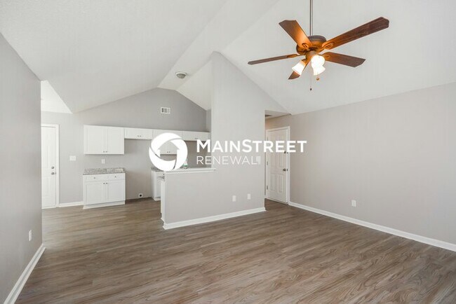 Building Photo - 3 Bedroom Pet-Friendly Home in Lithonia, GA with Main Street Renewal